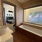 современная вилла прямо на пляже, с видом на море * Κασσάνδρα