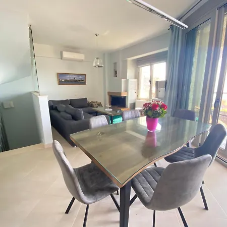 Holiday home современная вилла прямо на пляже, с видом на море